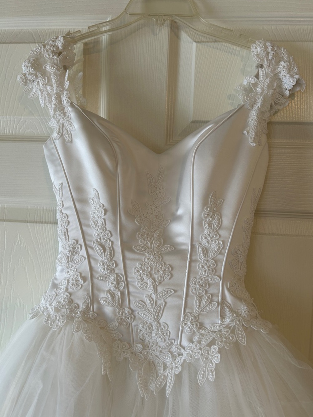 Ivory Lace Appliqué Ball Gown Bridal Dress